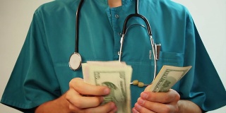 数钱的医务人员，腐败，昂贵的医疗保健