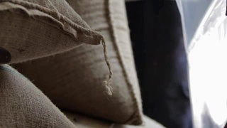 装咖啡豆的袋子视频素材模板下载
