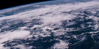 从国际空间站上看到的地球。这段视频由美国宇航局提供。