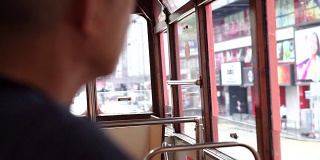 资深亚洲人在香港经典交通，叮咚，有轨电车。