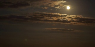 阴天里的月球景观