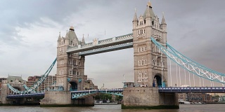 暮色中的伦敦塔桥