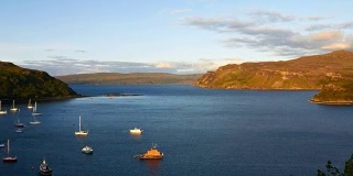 苏格兰斯凯岛波特里湖上的日落