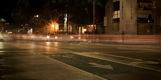 洛杉矶市中心历史中心的夜间交通状况