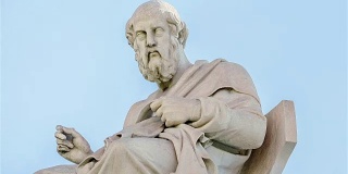 特写古希腊哲学家柏拉图的大理石雕像