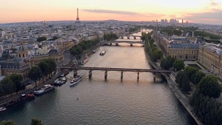 日落时巴黎的鸟瞰图视频素材模板下载