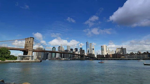戏剧性的曼哈顿下城和布鲁克林大桥的时间推移视图