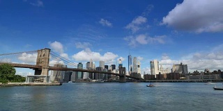 戏剧性的曼哈顿下城和布鲁克林大桥的时间推移视图