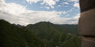 群山环绕的中国长城与圣地:时光流逝
