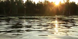 日出在湖上，日出在河上，清晨风景