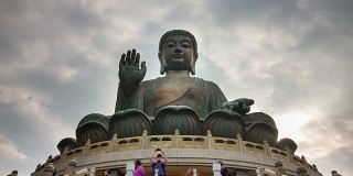 从中国香港拍摄的天光大佛雕像，距离4k时间