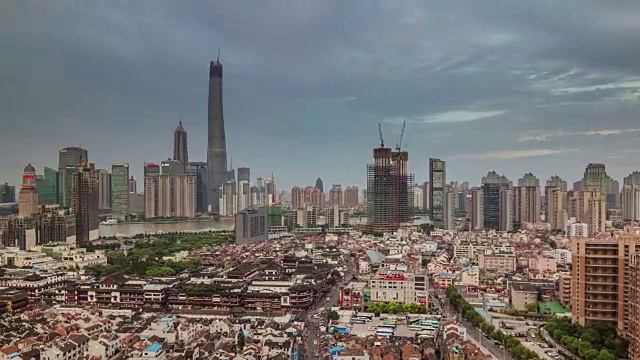 从上海城市屋顶拍摄的4k时间的日出全景
