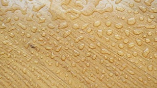 拼花。水滴落在木头表面。视频素材模板下载