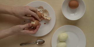 手剥鸡蛋