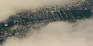 英国上空的云朵——空中拍摄的照片，英国伦敦市中心著名地标