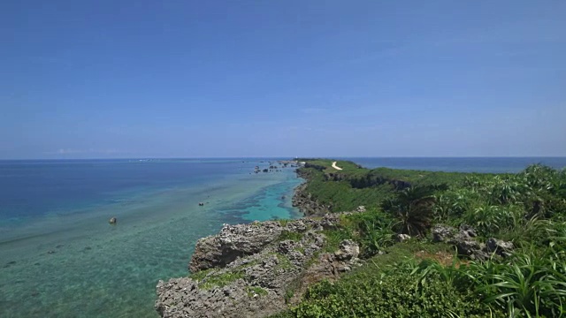 宫古岛的East hennazaki景观(右图)