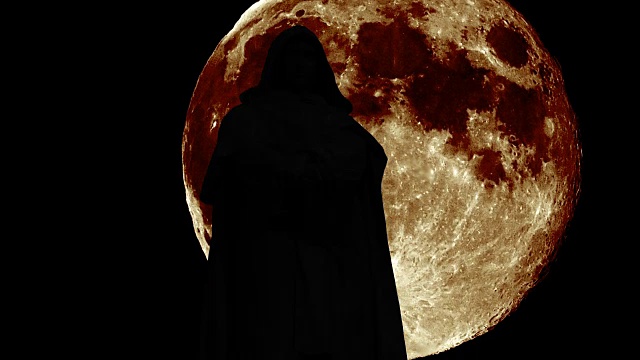 Giordano Bruno的剪影和巨大的月亮