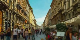 意大利阳光明媚的一天米兰城但丁街拥挤的步行全景4k时间流逝