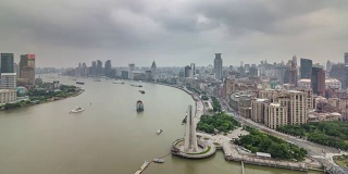 中国雨天上海市海湾河交通车顶全景4k时间推移