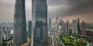 中国上海城市景观交通道路风暴天空著名建筑全景4k时间推移