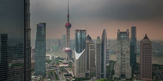 中国上海城市景观市中心著名建筑屋顶全景4k时间推移