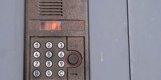 Person opening door using a numeric code of access