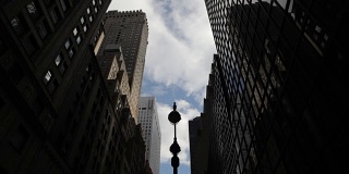 纽约曼哈顿摩天大楼天空云朵的时间流逝