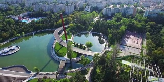 罗马尼亚布加勒斯特市Moghioros公园上空的飞行