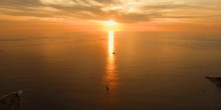 航拍:Promthep海角美丽的日落。