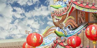 时间流逝中国凤凰在寺庙屋顶