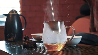 中国传统茶道放在茶几上，近距离，低调视频素材模板下载