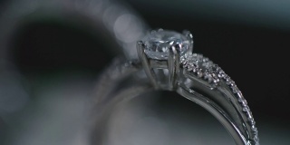 钻石订婚戒指