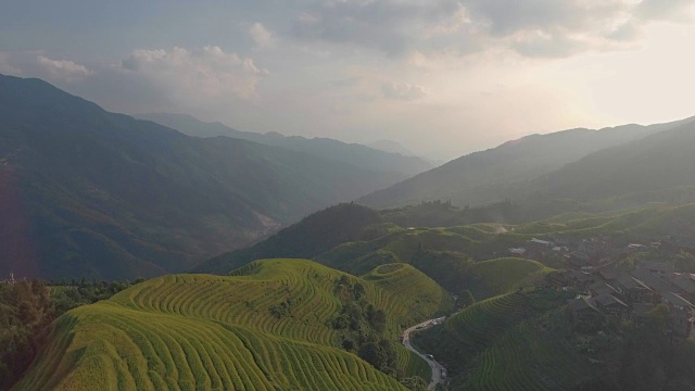 夕阳下平安村龙脊梯田