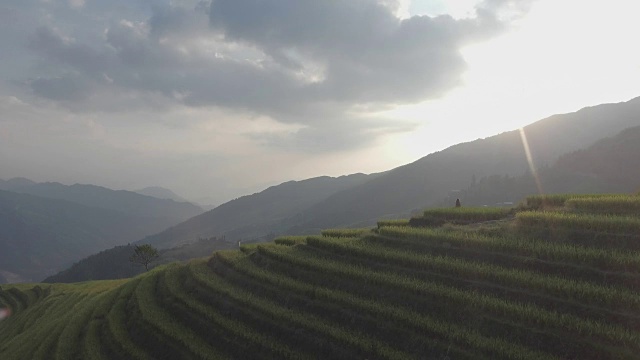 夕阳下平安村龙脊梯田