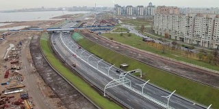 俄罗斯圣彼得堡现代多车道公路土方开挖鸟瞰图