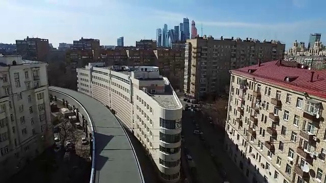 空中地铁到隧道莫斯科城市大桥