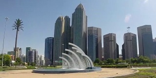 阿布扎比市——首都，阿拉伯联合酋长国人口第二多的城市，仅次于迪拜，也是阿布扎比酋长国的首都。