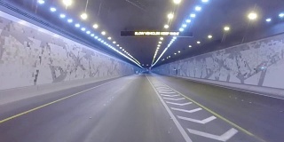 在公路隧道上行驶，阿布扎比，阿联酋