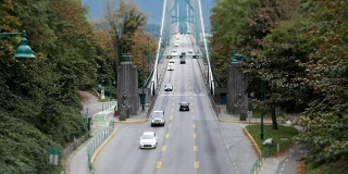 加拿大不列颠哥伦比亚省温哥华市斯坦利公园狮门大桥交通流的运动