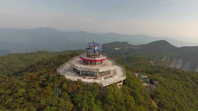 天门山上的天门山庙