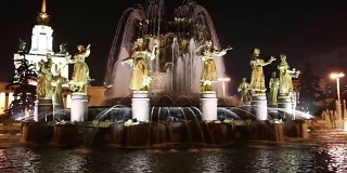国家友谊喷泉(1951-54年，由建筑师K. Topuridze和G. Konstantinovsky设计的喷泉项目)——VDNKH(全俄罗斯展览中心)，莫斯科，俄罗斯