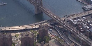 航拍:繁忙的布鲁克林大桥高速公路立交桥上交通拥挤