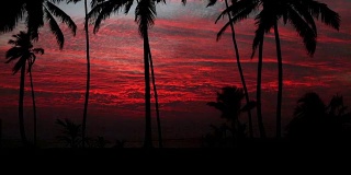 一段时间的时间流逝，巨大的橙色日落在斯里兰卡