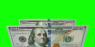 绿色屏幕上的新100元钞票旋转木马