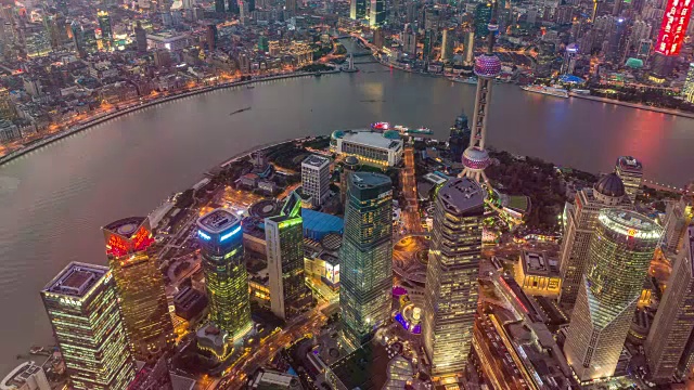 夕阳下的上海东方明珠大厦和CBD