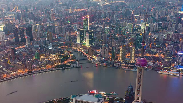 夕阳下的上海东方明珠大厦和CBD