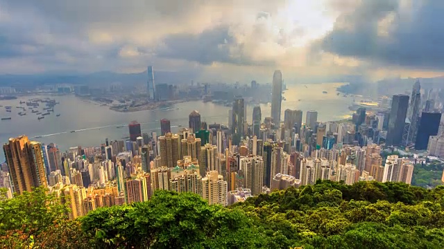 香港城市景观高视点香港太平山顶，中国4K时光流逝(向下倾斜)
