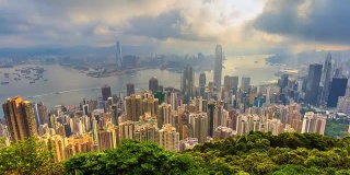 香港城市景观高视点香港太平山顶，中国4K时光流逝(向下倾斜)