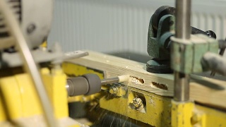 电动台钻钻木板视频素材模板下载