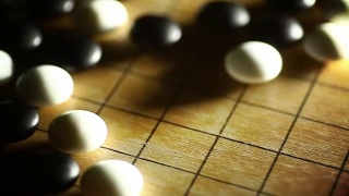 围棋棋盘游戏，用黑和白的石头视频素材模板下载